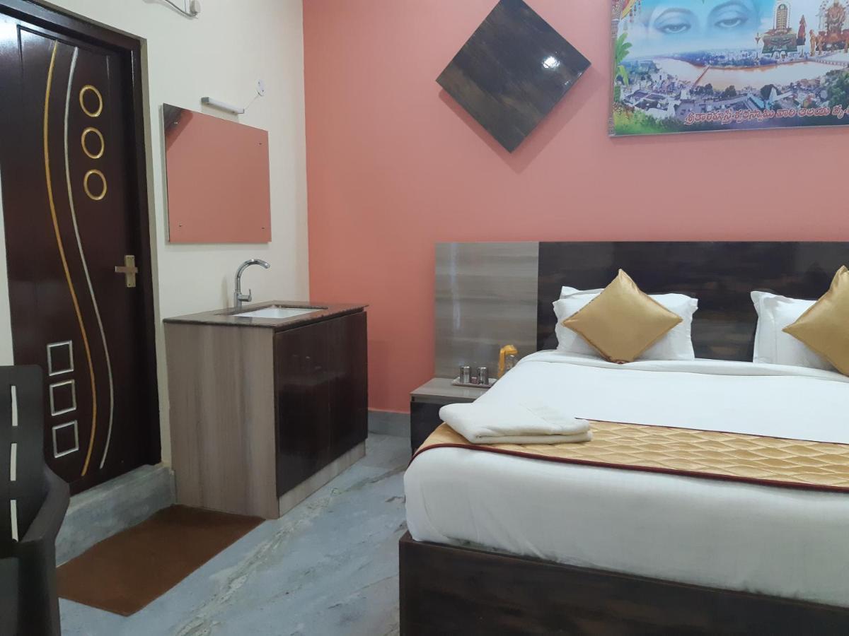 Devansh Bhanu Residency Dbr Srikalahasti Exterior foto