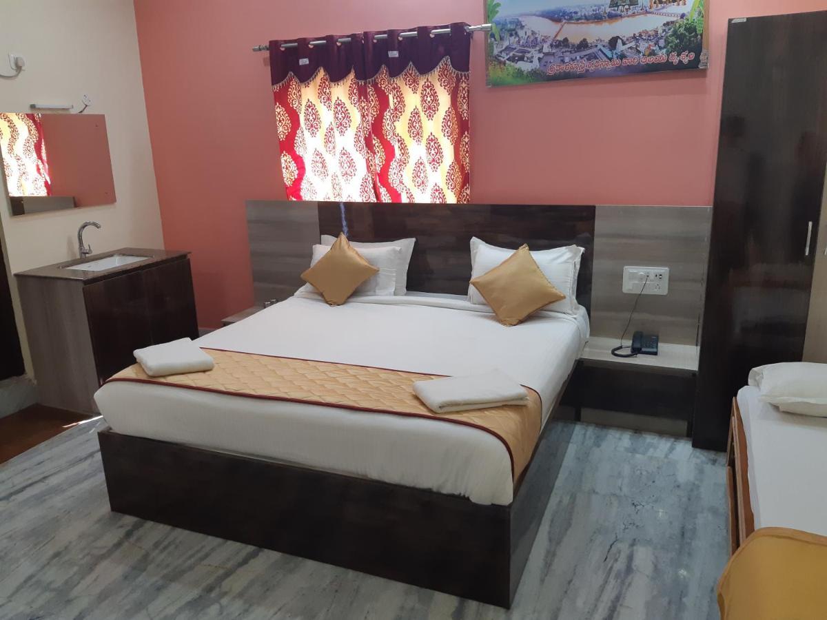 Devansh Bhanu Residency Dbr Srikalahasti Exterior foto